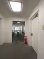 ※会議室入口（正面：ガラス扉 / 右：金属扉） - 朝日ビル5F 貸会議室の写真