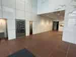 【広くて綺麗な1階ロビー】 - TIME SHARING 新宿御苑前 壱丁目参番館1001の写真