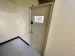 【廊下を突き当りまで進んで右側に205号室があります。ドアノブの上に付いている黒い電子錠を予約完了時にお伝えしている番号で開けてください】 - TIME SHARING 秋葉原 和泉ビル205の写真