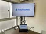 【モニターから出ているHDMIケーブルとお手持ちの機器を繋げるだけで簡単に映ります!】 - TIME SHARING 秋葉原 和泉ビル202の写真