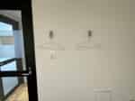 【壁にコート掛けが2つあります】 - TIME SHARING 六本木 第6DMJビル 4Aの写真