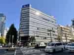 【外観_1階にファミリーマートが入っているビルです】 - 山一仙台中央ビル4階 カンファレンスルームの写真