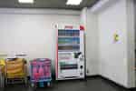 1階エレベーターホールには自動販売機が1台あります。 - TIME SHARING 蒲田 第二美須ビルの写真