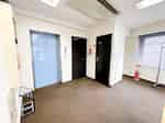 【トイレは会議室後方、エレベーター横にございます】 - TIME SHARING 水道橋 三崎町TSビル 5Fの写真