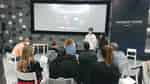 プロジェクターを使用した講演会