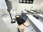【モニターから出ているHDMIケーブルとお手持ちの機器を繋げるだけで簡単に映ります!】 - TIME SHARING 水道橋 三崎町TSビル 4Fの写真