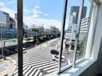 【窓を開けて換気が可能です。※駅が目の前のため騒音にご注意ください。】 - TIME SHARING 横浜関内 セルテアネックス 3Bの写真