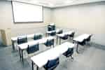 【20~30名規模のセミナーや会議、会社説明会におすすめです。備え付けのプロジェクターやスクリーンを活用したプレゼンテーションも可能。】 - EBiS303 カンファレンススペース Dの写真