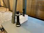 【ハンドマイク型拡声器も無料備品でご用意しているので、ご自由にお使いください。※モニター台の下段に置いています】 - TIME SHARING 田町赤羽橋 8Aの写真