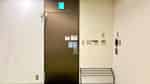 【電気や空調スイッチは入り口にございます。（ご退室の際は必ずOFFにしてください。）】