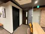 【会議室の入口横には、当会議室専用の男女共用トイレがございます】 - TIME SHARING 田町赤羽橋 8Aの写真