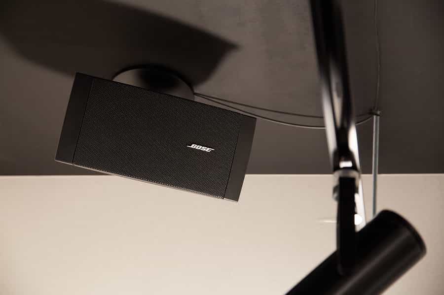 BOSEのスピーカーから、テレビや音楽を流せます - Akasaka Zen Spaceの写真