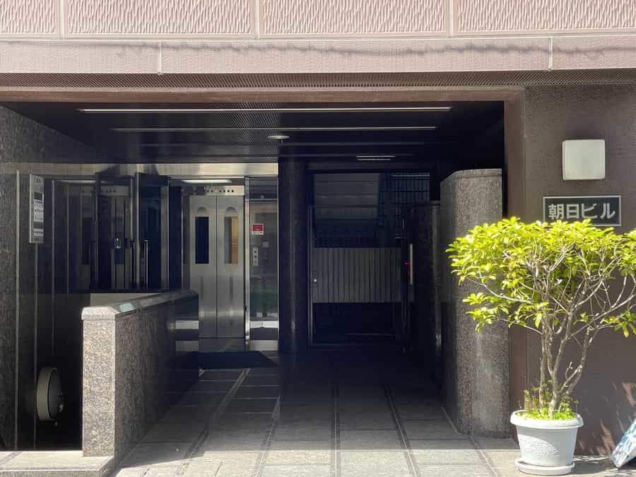 ※建物入口 - 朝日ビル5F 貸会議室の写真