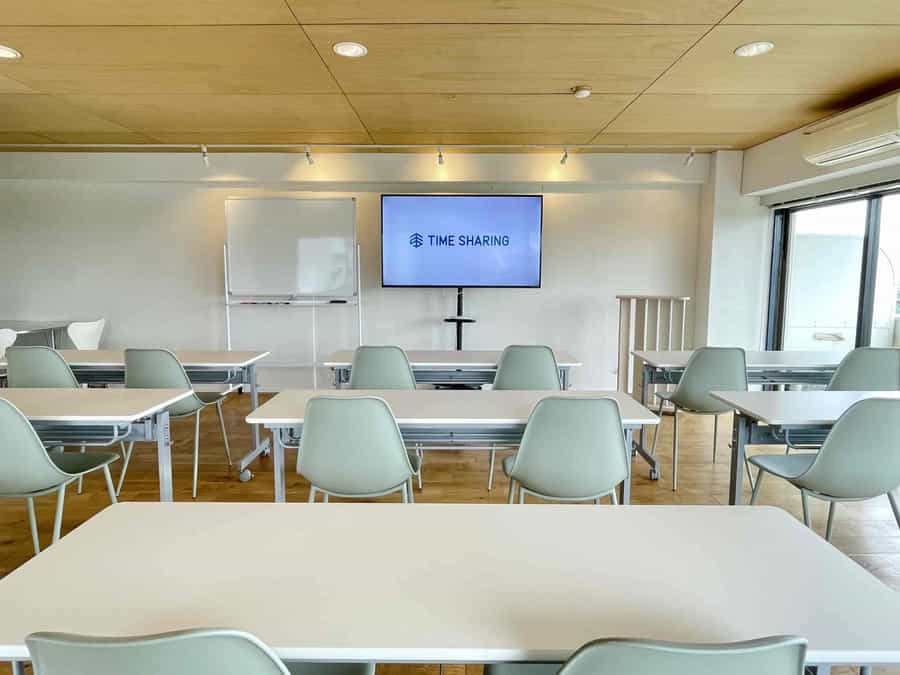 【ホワイトボード・モニター・司会台など備品類は全て無料】 - TIME SHARING 新宿御苑前 壱丁目参番館1001の写真