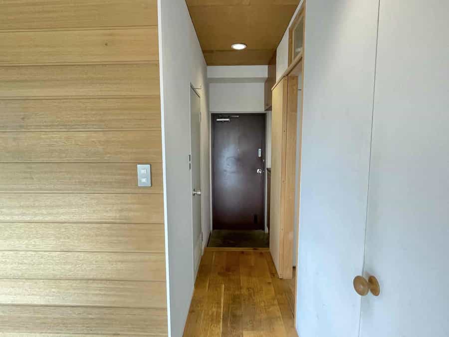 【玄関付近にトイレと流し台があります】 - TIME SHARING 新宿御苑前 壱丁目参番館1001の写真