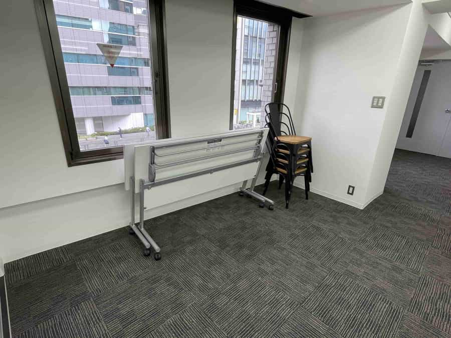 【会議室内に予備椅子4脚・机2台ございます】 - TIME SHARING 茅場町 岡本ビルの写真