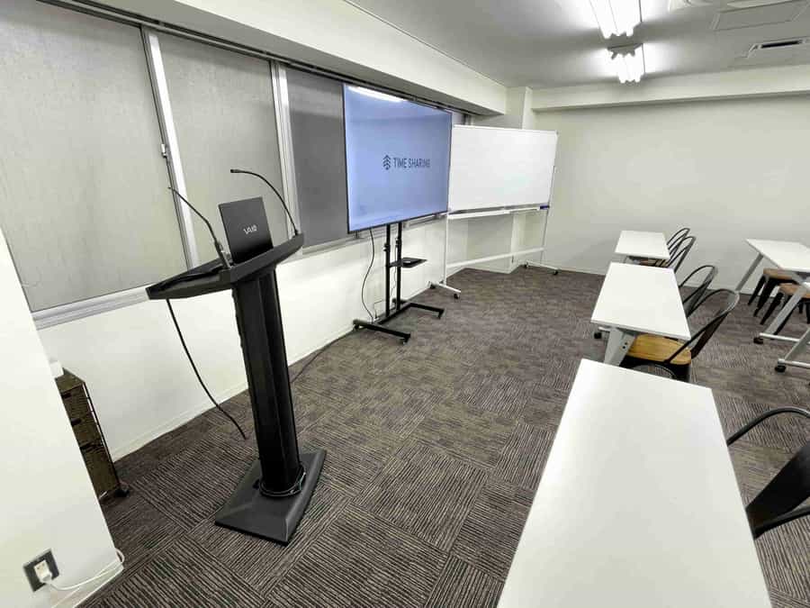 【マイク付き司会台、モニターなど無料備品が充実】 - TIME SHARING 茅場町 岡本ビルの写真