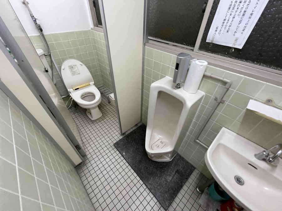 【2階男性トイレ（小便器×1、個室×1）】 - TIME SHARING 秋葉原 和泉ビル203の写真
