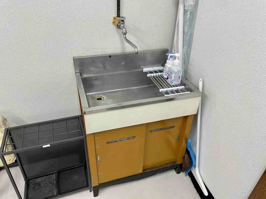 【室内に流し台もございます。ハンドソープと除菌スプレーを設置しています】 - TIME SHARING 秋葉原 和泉ビル203の写真
