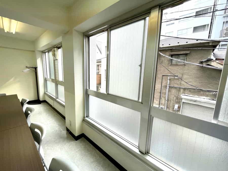 【窓を開けて換気可能です】 - TIME SHARING 秋葉原 和泉ビル201の写真