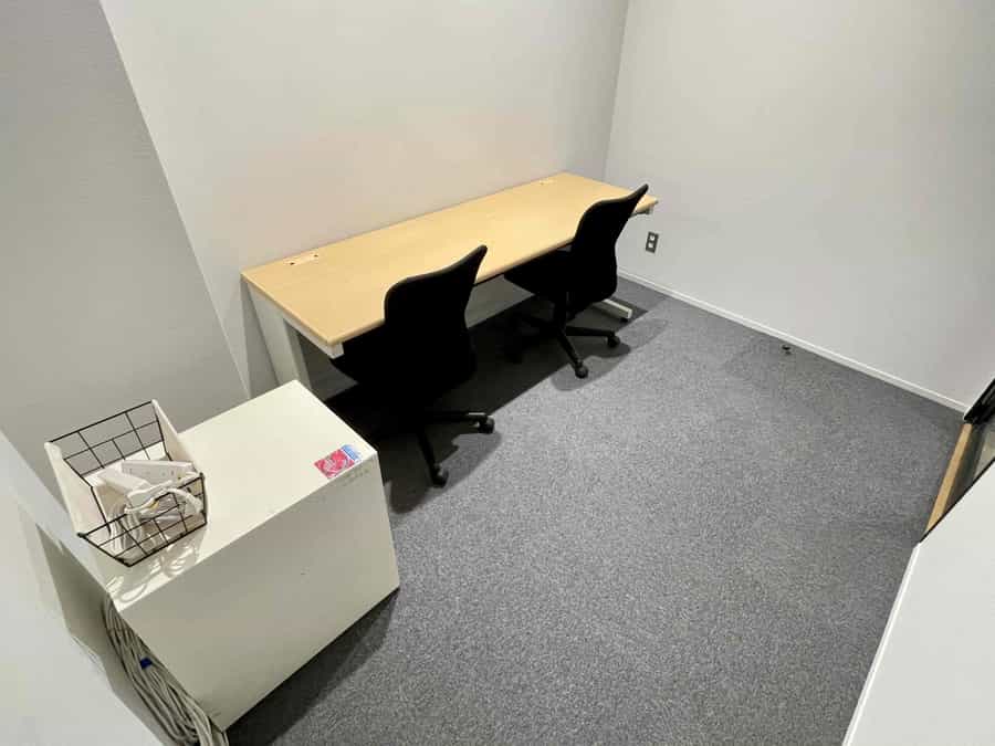 【横のキャビネットは荷物置き場としてご利用ください。※引き出しは利用不可】 - TIME SHARING 六本木 第6DMJビル 4Aの写真