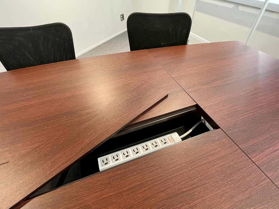 【テーブルの電源タップポケットには7口延長コードが入っています】 - TIME SHARING 六本木 第6DMJビル 4Dの写真