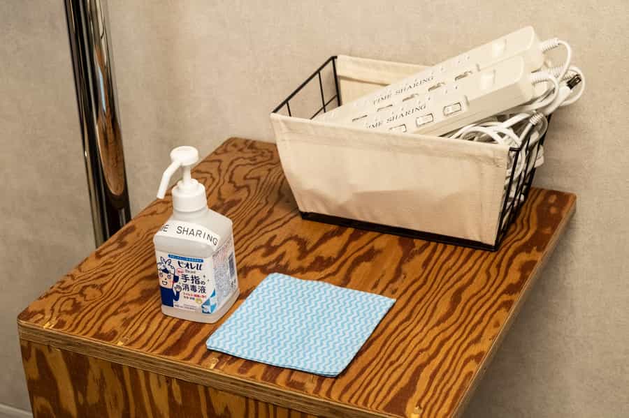 【後方の備品台には除菌スプレーをご用意しています】 - TIME SHARING 渋谷神南2Aの写真
