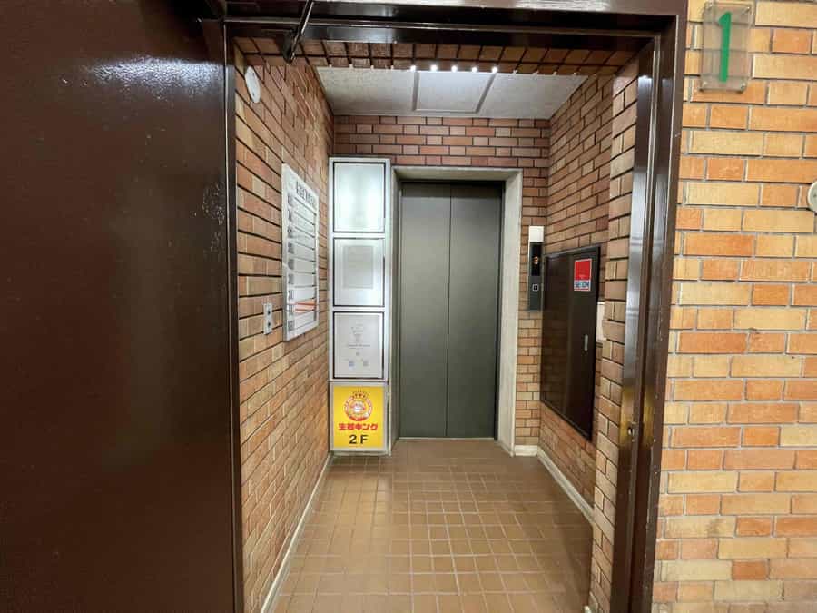 【1階エレベーターホール／5階までお上がりください】 - TIME SHARING 神保町 樋谷ビル5Aの写真