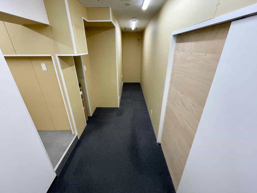 【バックヤード全体/右側の段差を上がると流し台があります】 - TIME SHARING 代々木駅西口前の写真