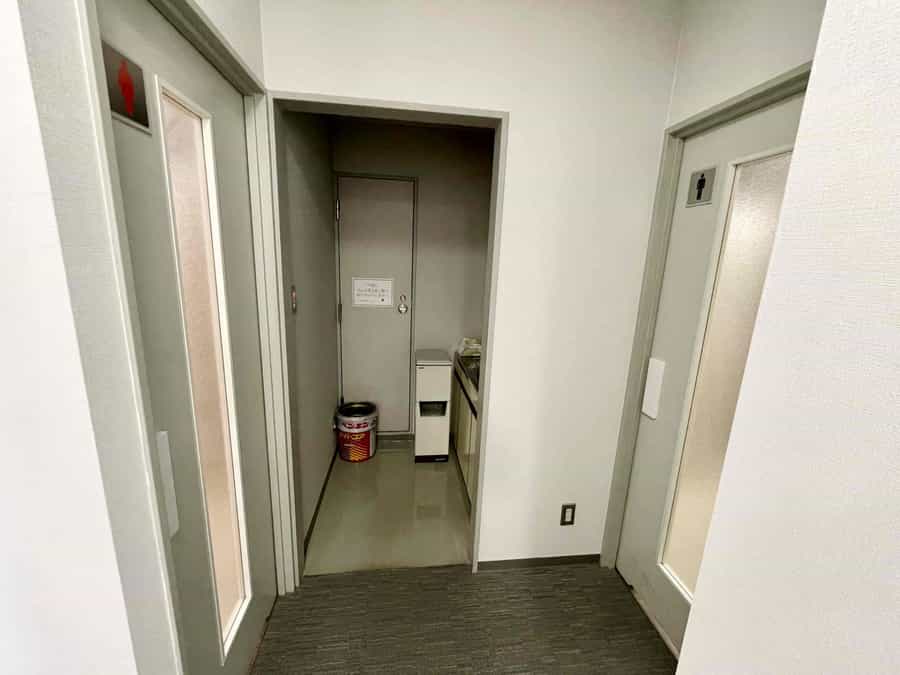 【同フロア内に男女別トイレがございます】 - 山一仙台中央ビル4階 カンファレンスルームの写真