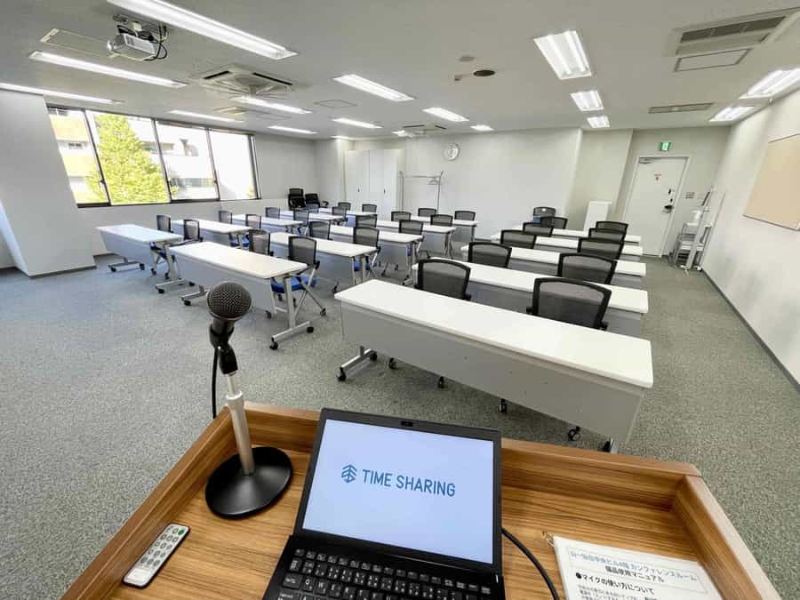 【司会台から全体を見渡せる使いやすいサイズの会議室です】 - 山一仙台中央ビル4階 カンファレンスルームの写真