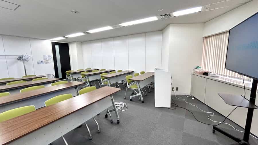 【営業時間：08:00～19:00　※12階は土日祝もご利用可能です！】