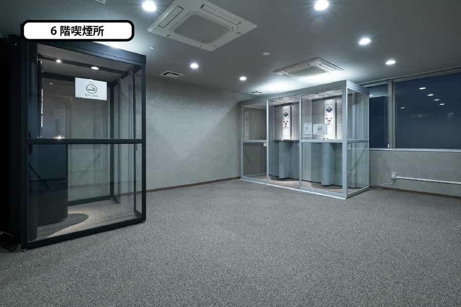 【6F喫煙所 - 加熱式タバコと紙タバコでブースが分かれております】- TIME SHARING 新橋駅前5F(銀座口) の写真