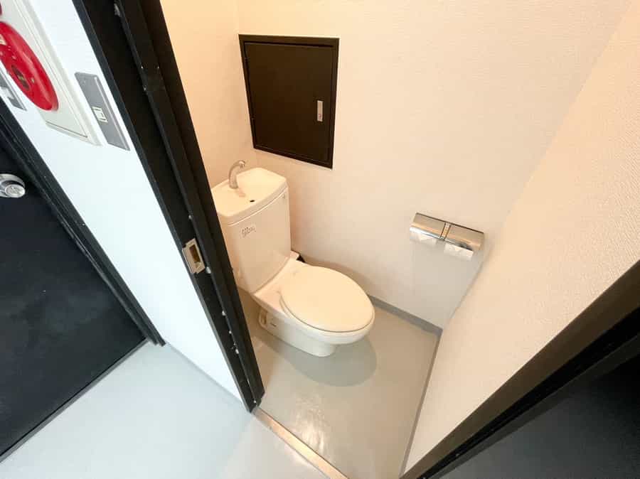 【男女共用トイレが1つです】 - TIME SHARING 水道橋 三崎町TSビル 4Fの写真
