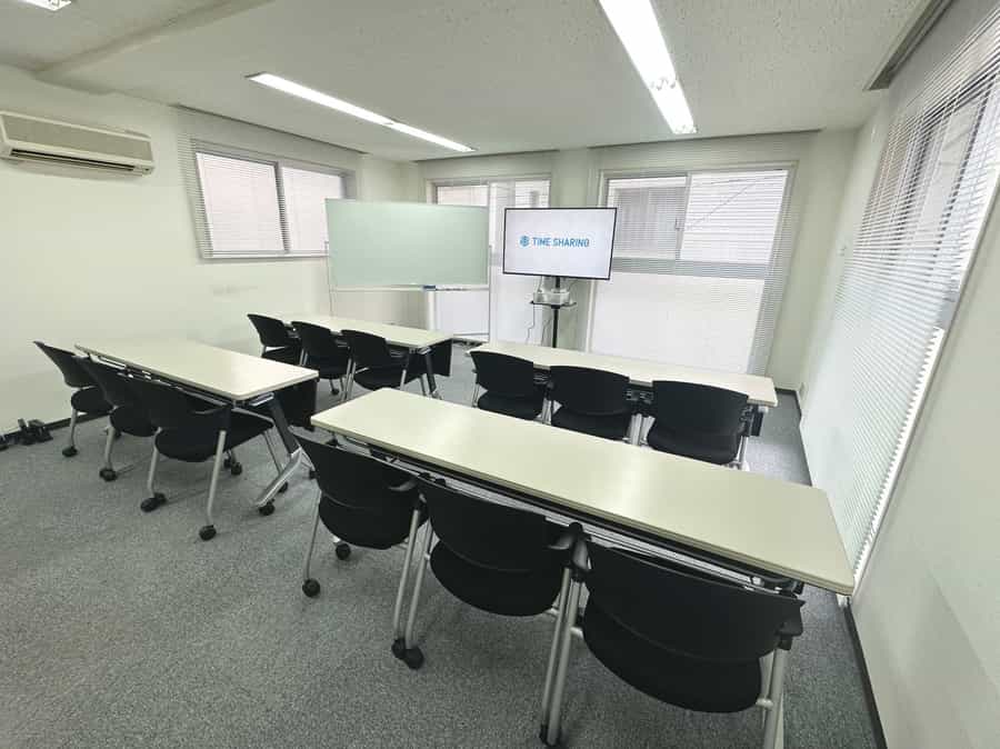 【少人数のセミナーなどでぜひご活用ください(レイアウト変更・原状復帰はお客様自身で行っていただきます)】 - TIME SHARING 小伝馬町 日本橋HRビル2Fの写真