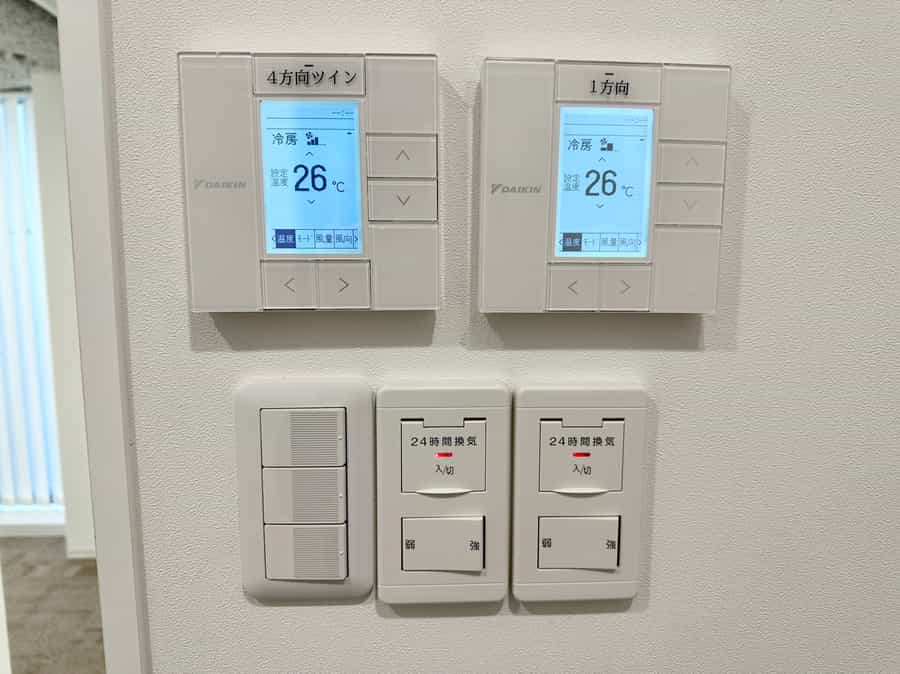 【室内に専用エアコンがあるので温度設定を自由に変更可能です。リモコンは流し台付近にございます】 - TIME SHARING 茅場町 FF日本橋茅場町ビル4Fの写真