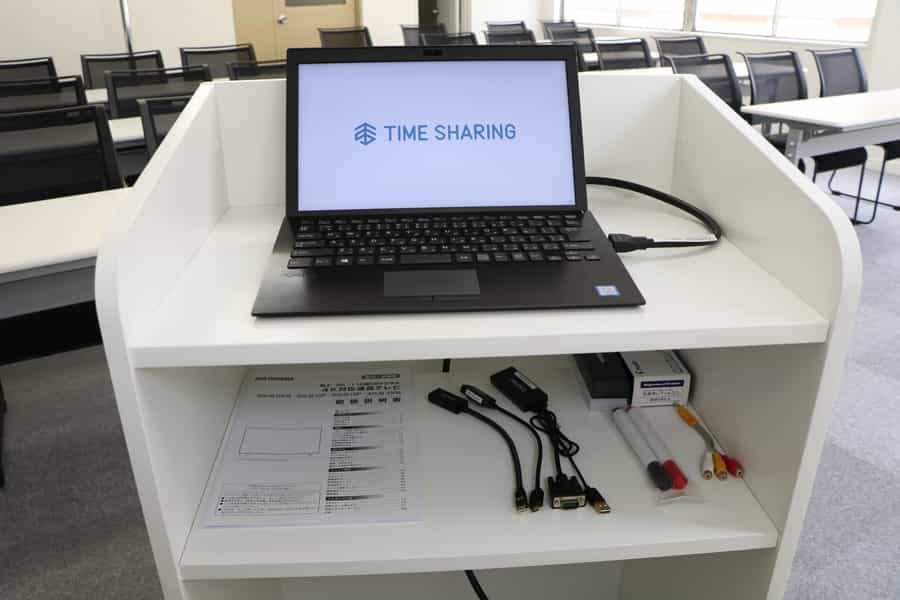 【HDMI・各種変換機は司会台にございます】 - TIME SHARING 銀座一丁目の写真