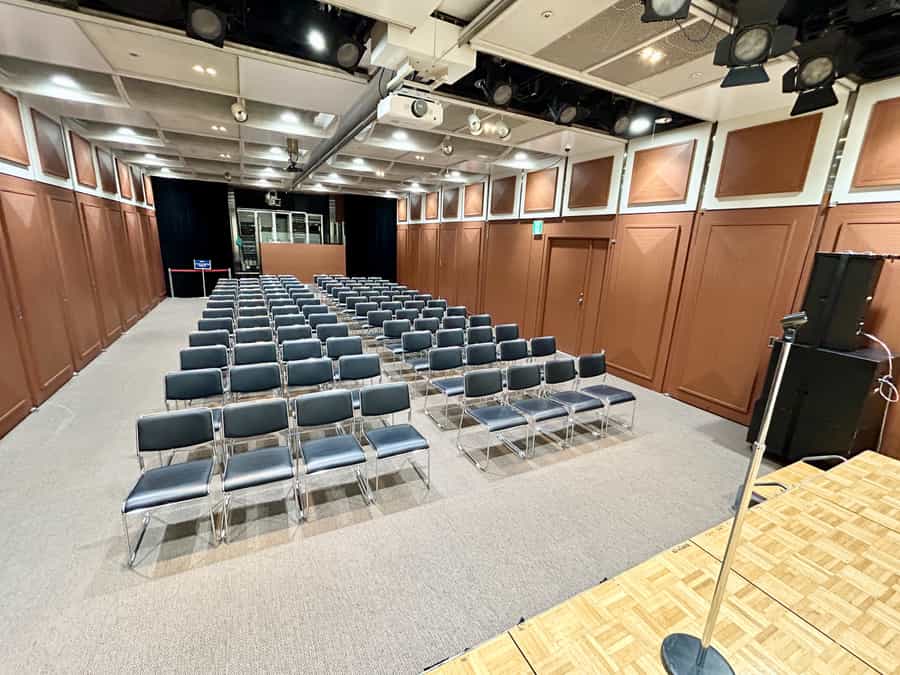 【ステージからは全体が見渡せます】- TIME SHARING 山野楽器銀座本店 7階の写真