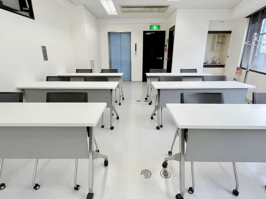 【エレベーターで4階まで上がると、すぐ会議室です。※入口ドアはございません】 - TIME SHARING 水道橋 三崎町TSビル 4Fの写真
