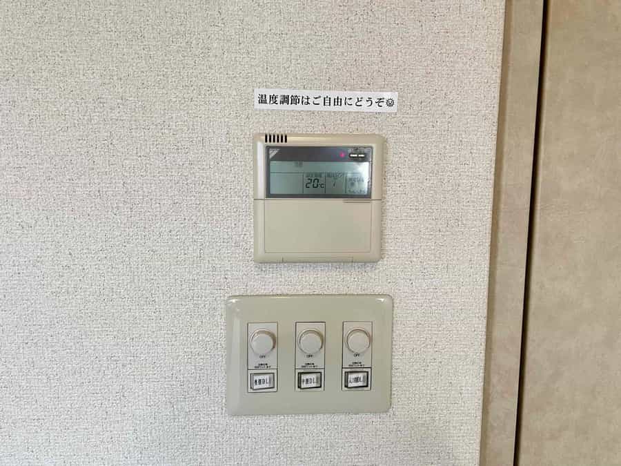 【室内に個別空調があるので温度設定を自由に変更可能。一部照明は調光も可能です】 - TIME SHARING 四谷8Cの写真
