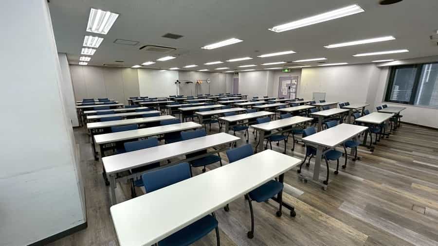【水道橋駅から徒歩6分！好立地な会議室です！】