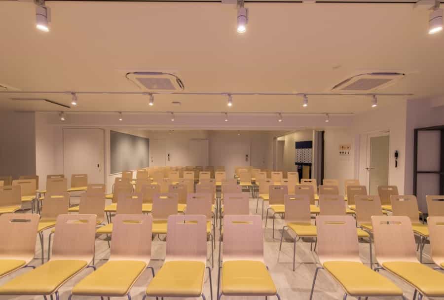 【シアター形式は100名着席可能です☆※レイアウト変更・原状回復はお客様自身で行っていただきます】 - INBOUND LEAGUE 2階 FUJIの写真