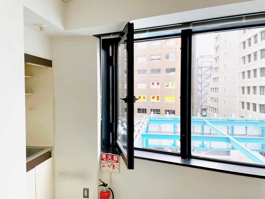 【窓を開けて換気可能です】 - TIME SHARING 水道橋 三崎町TSビル 5Fの写真