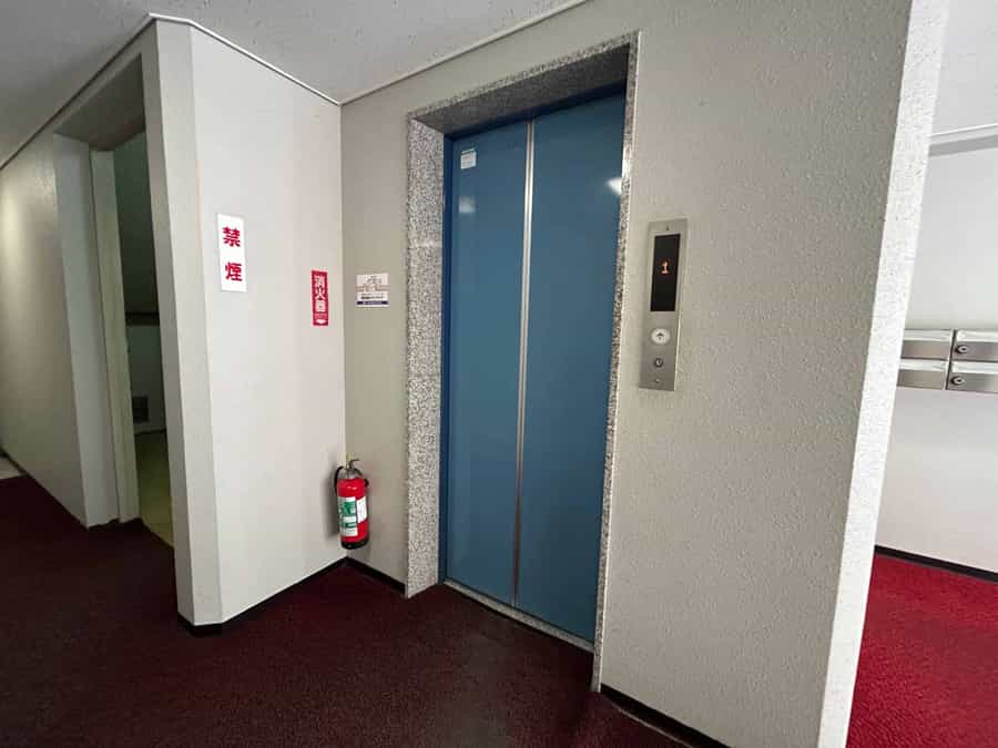 【エレベーターで4階までお上りください】 - TIME SHARING 竹橋 旺巧ビル 4Fの写真