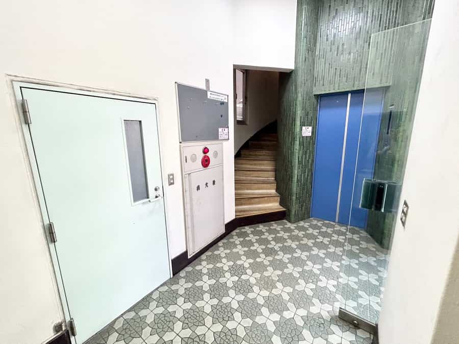 【1階エレベーターホール】 - TIME SHARING 飯田橋 第二東文堂ビル 7Fの写真