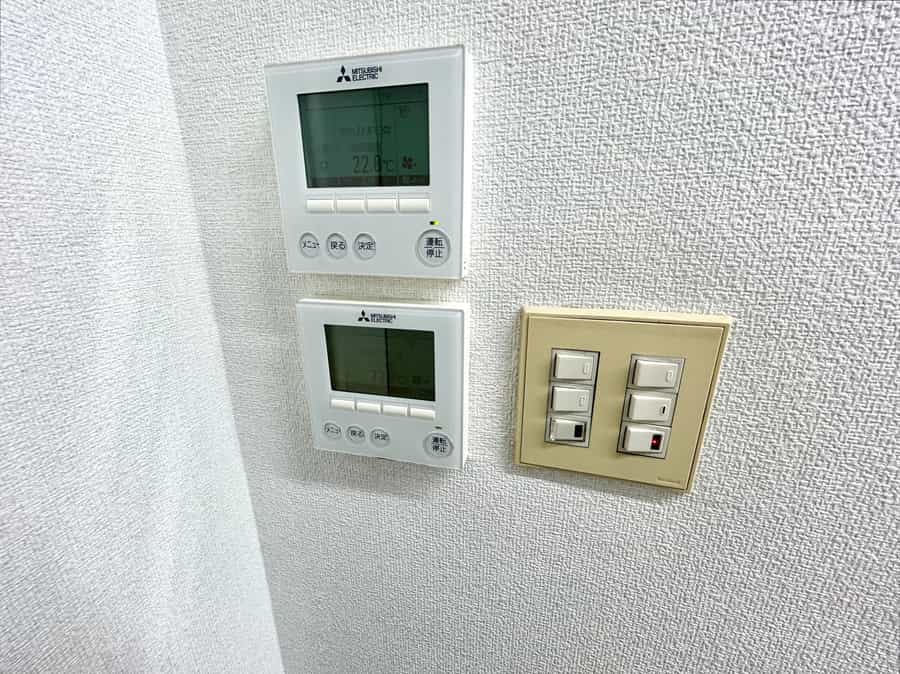 【7階エレベーターホール電気と空調のスイッチがございます】