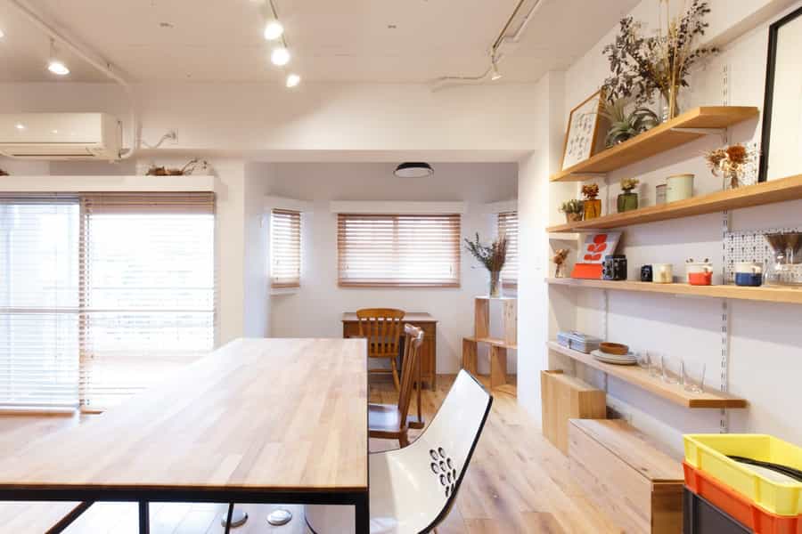 窓から自然光が差し込みます☆ - GOBLIN.原宿店-GALLERY A-の写真