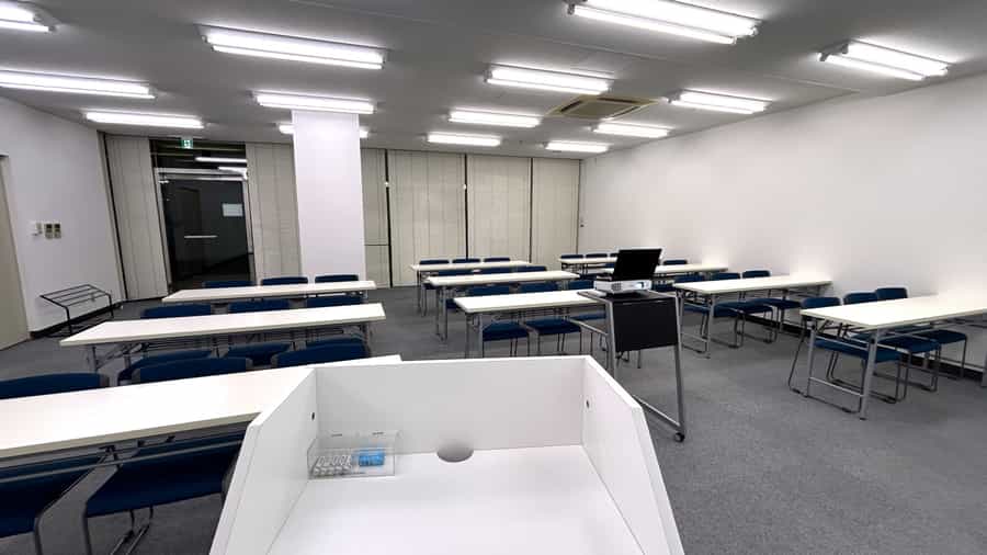 【司会台からは全体が見渡せます!】