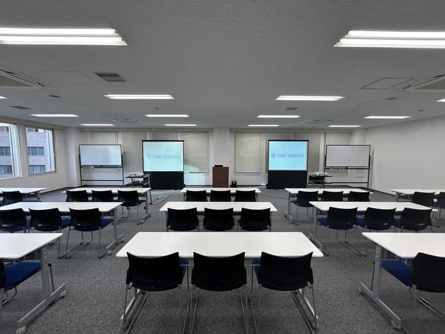 【司会台、ホワイトボードも無料でご利用いただけます】 - TIME SHARING 京橋 SC新京橋ビル 7Aの写真