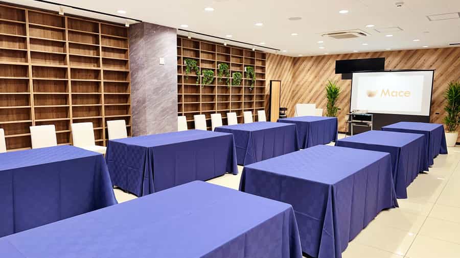 【レイアウト-立食8島形式-※レイアウト変更&原状復帰はお客様ご自身で行っていただきます。】- Mace上野の写真